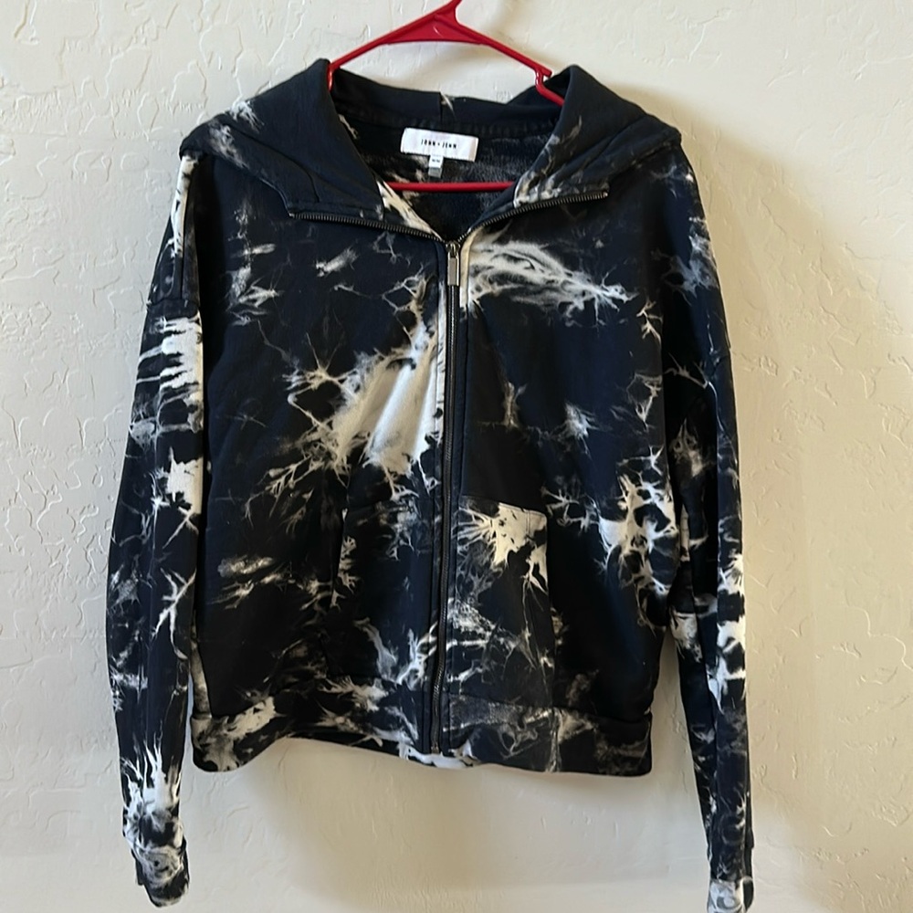 Tie die hoodie purchased at Evereve. Brand is John Jenn